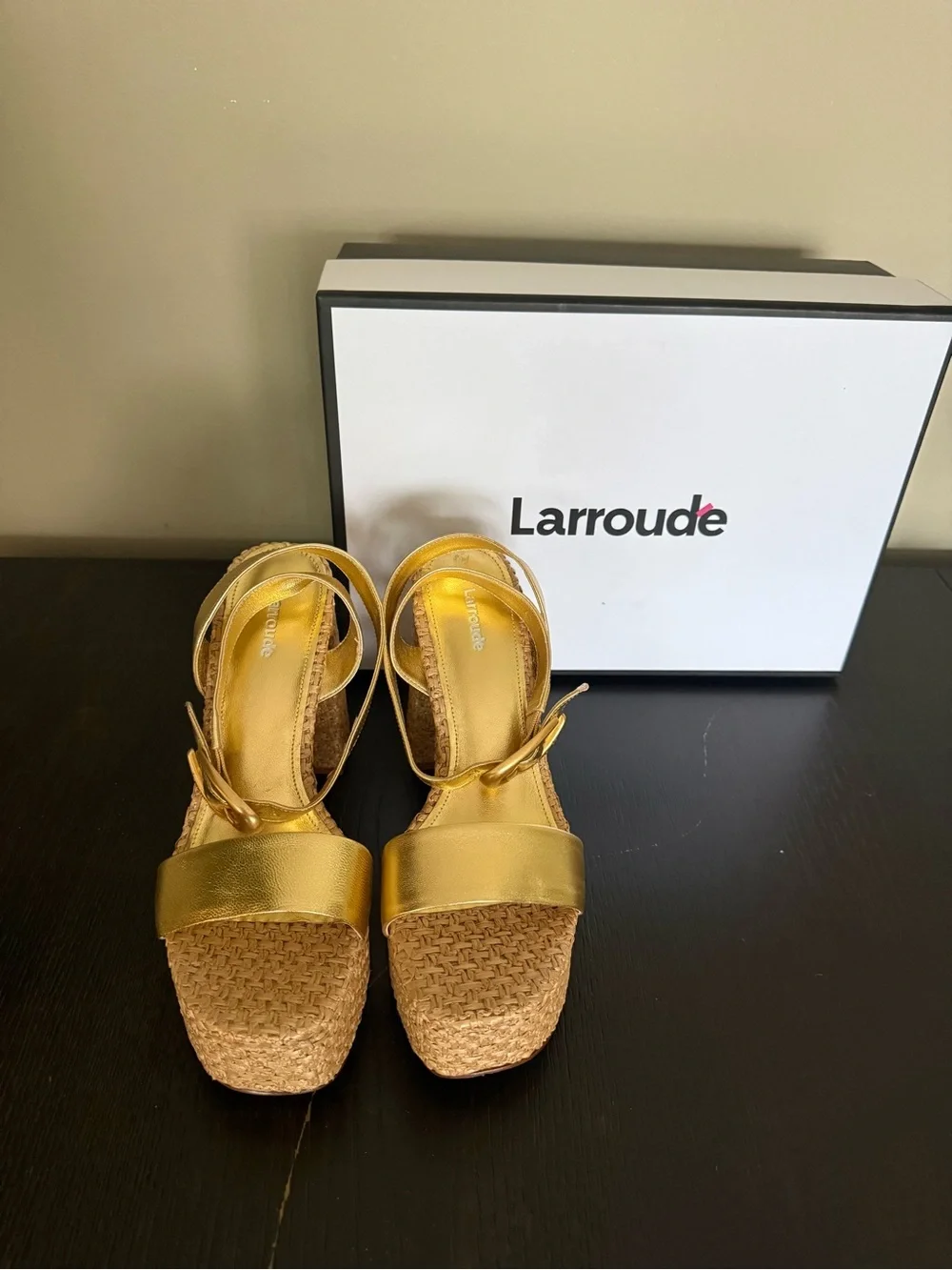 NIB Larroude Dolly Verona Metallic Gold Platform Sandals